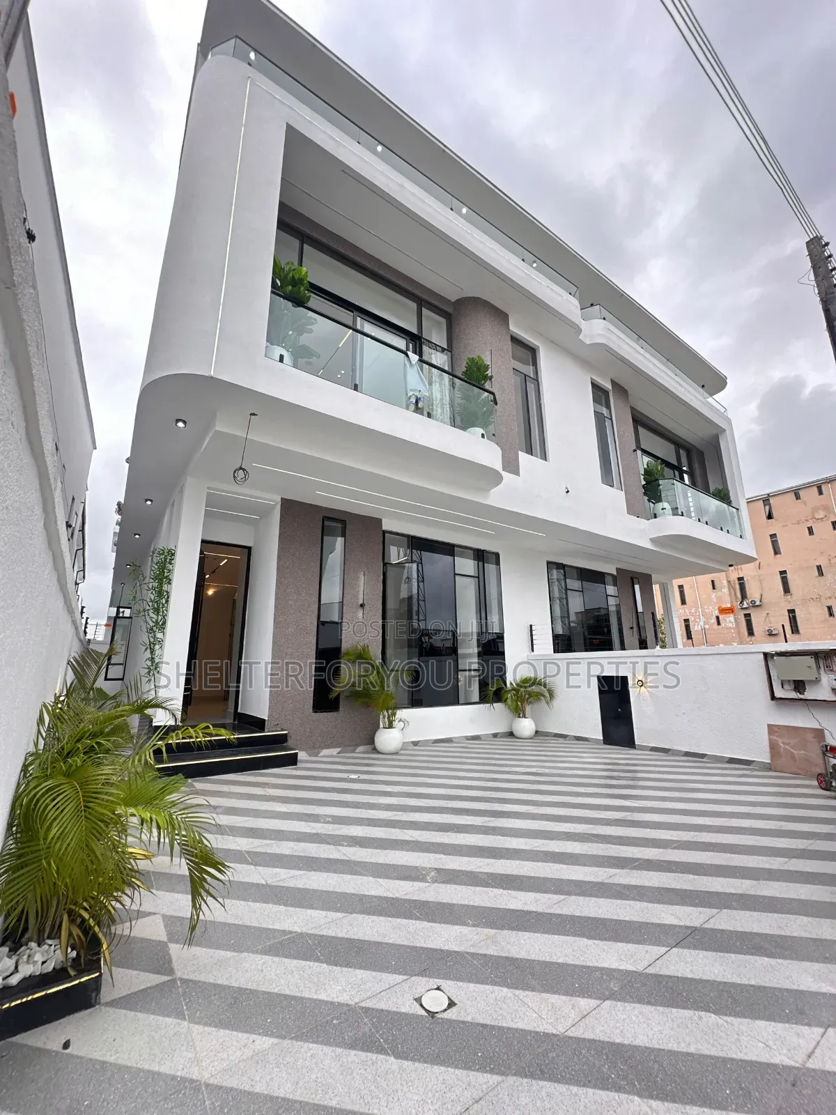 4bdrm Duplex in Ikota for sale