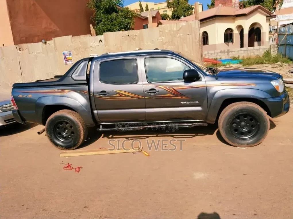 Booth Cover for Toyota Tacoma From 2007 to 2018