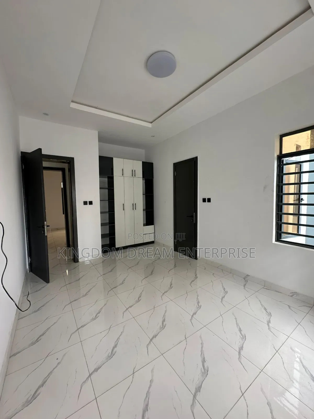 2bdrm Apartment in Lekki Scheme 2 Lagos for rent