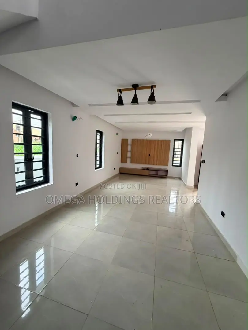 5bdrm Duplex in Carlton Gate, Akobo for sale