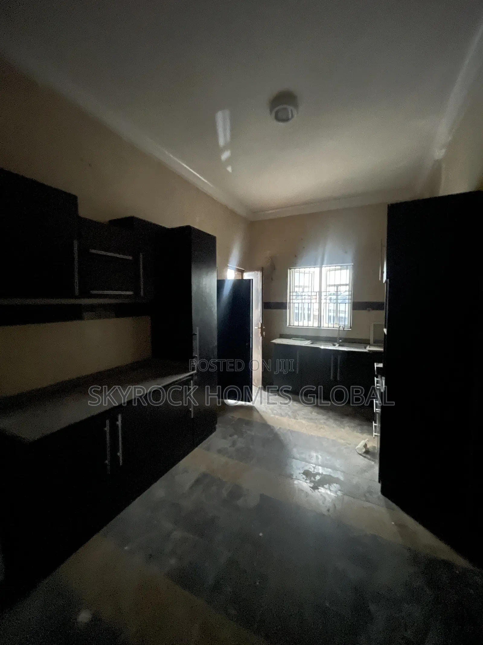 3bdrm Block of Flats in Off Lekki County for rent