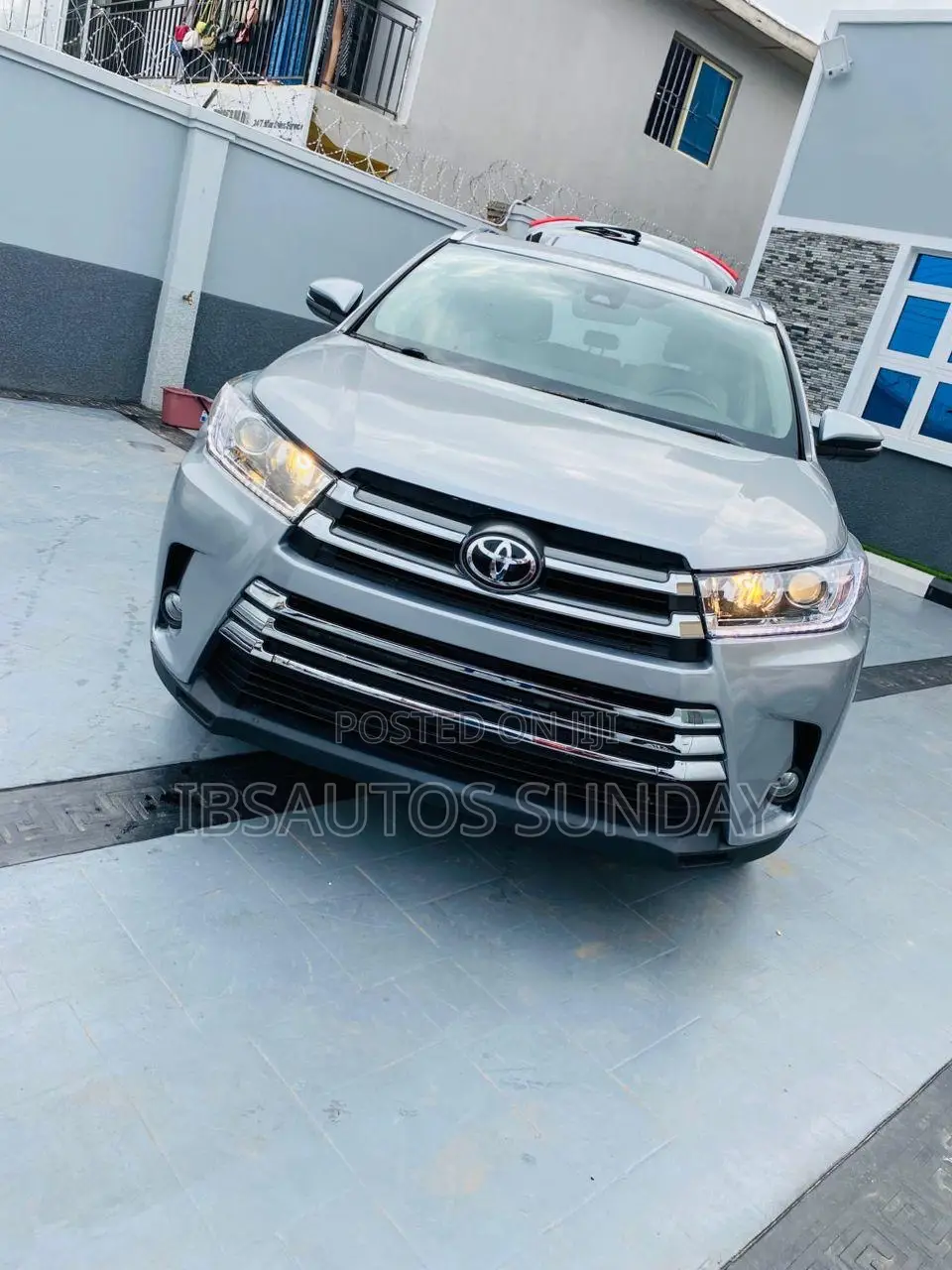 Toyota Highlander XLE 4x2 V6 (3.5L 6cyl 8A) 2017 Gray