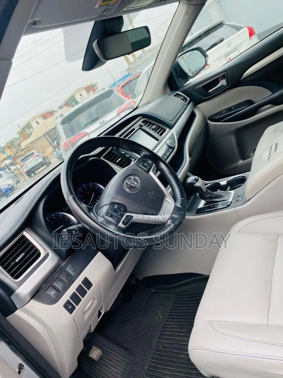Toyota Highlander XLE 4x2 V6 (3.5L 6cyl 8A) 2017 Gray