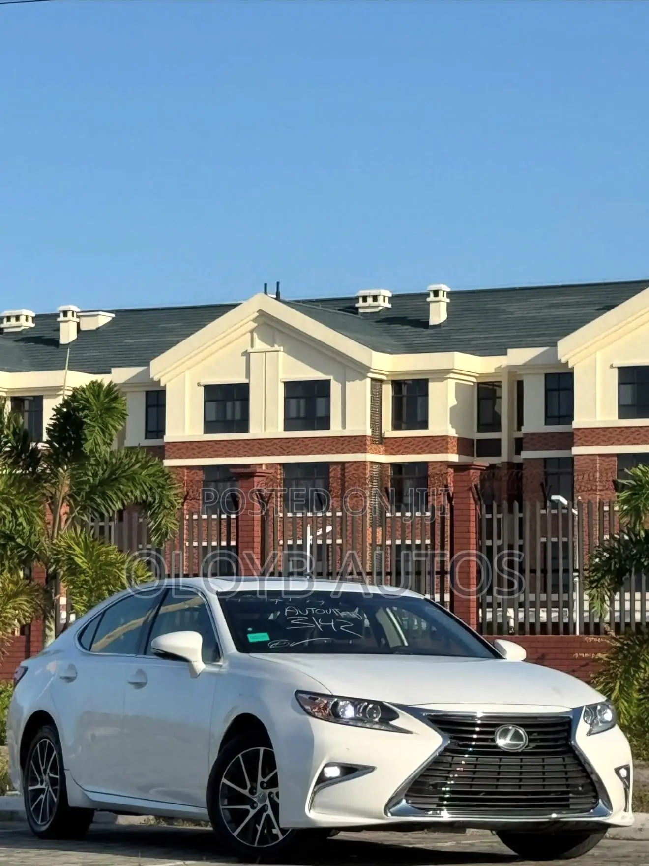 Lexus ES 350 FWD 2016 White