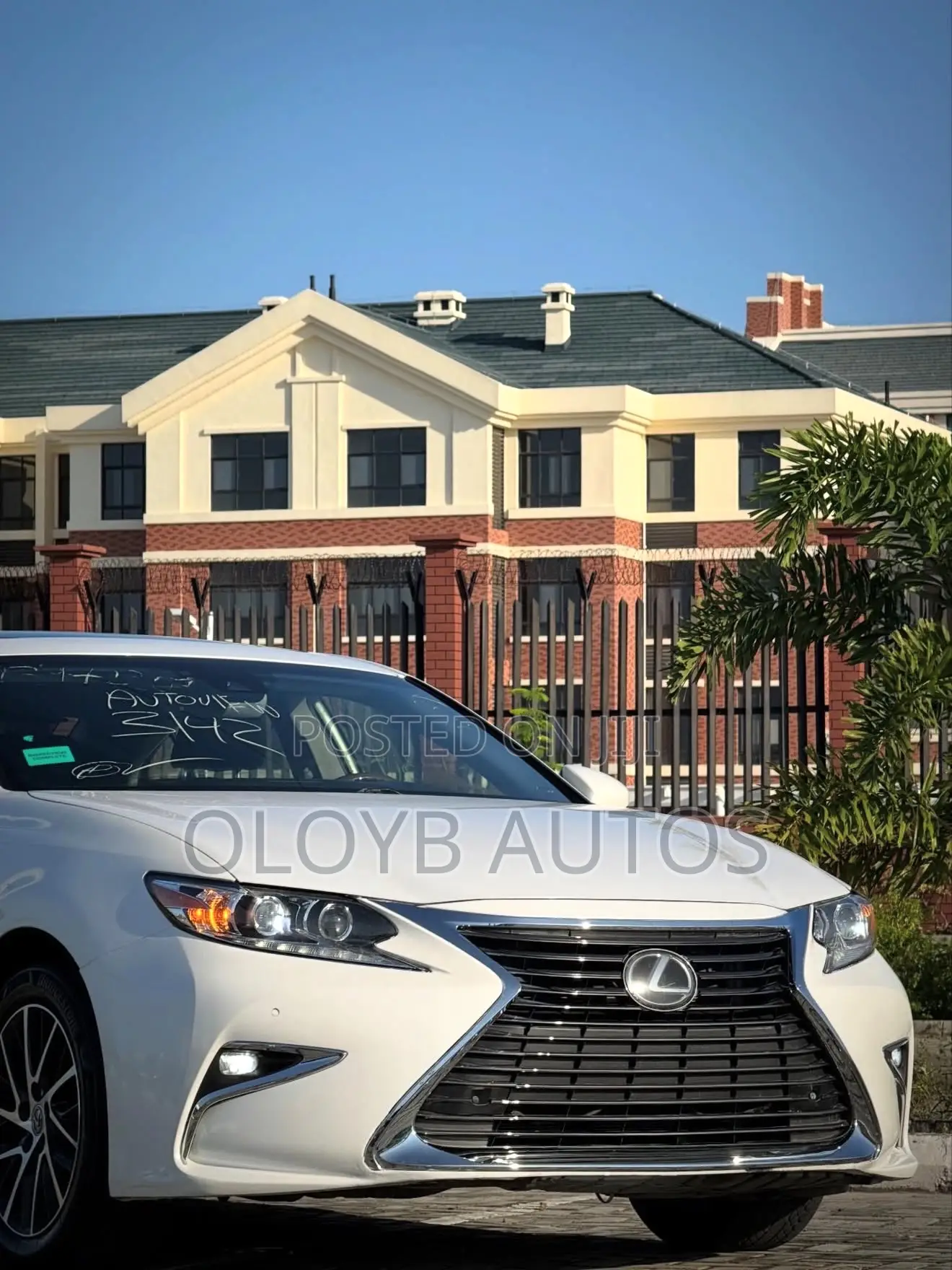 Lexus ES 350 FWD 2016 White