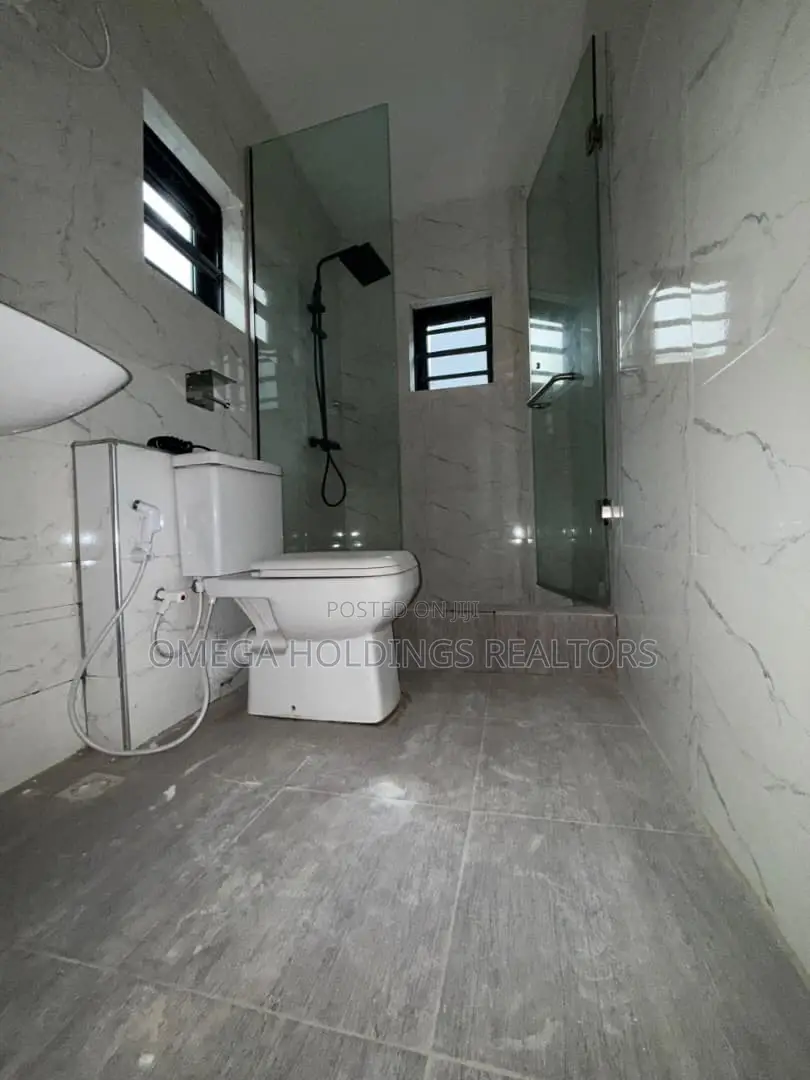 5bdrm Duplex in New Bodija for sale