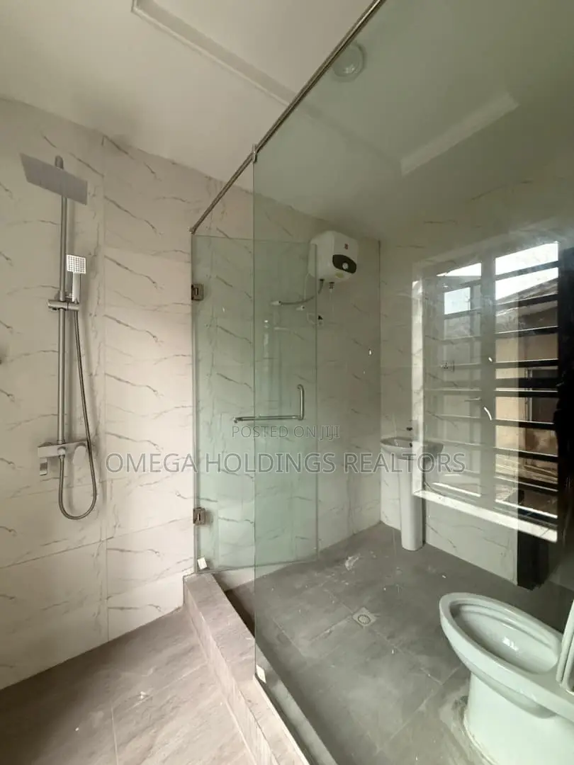 5bdrm Duplex in New Bodija for sale