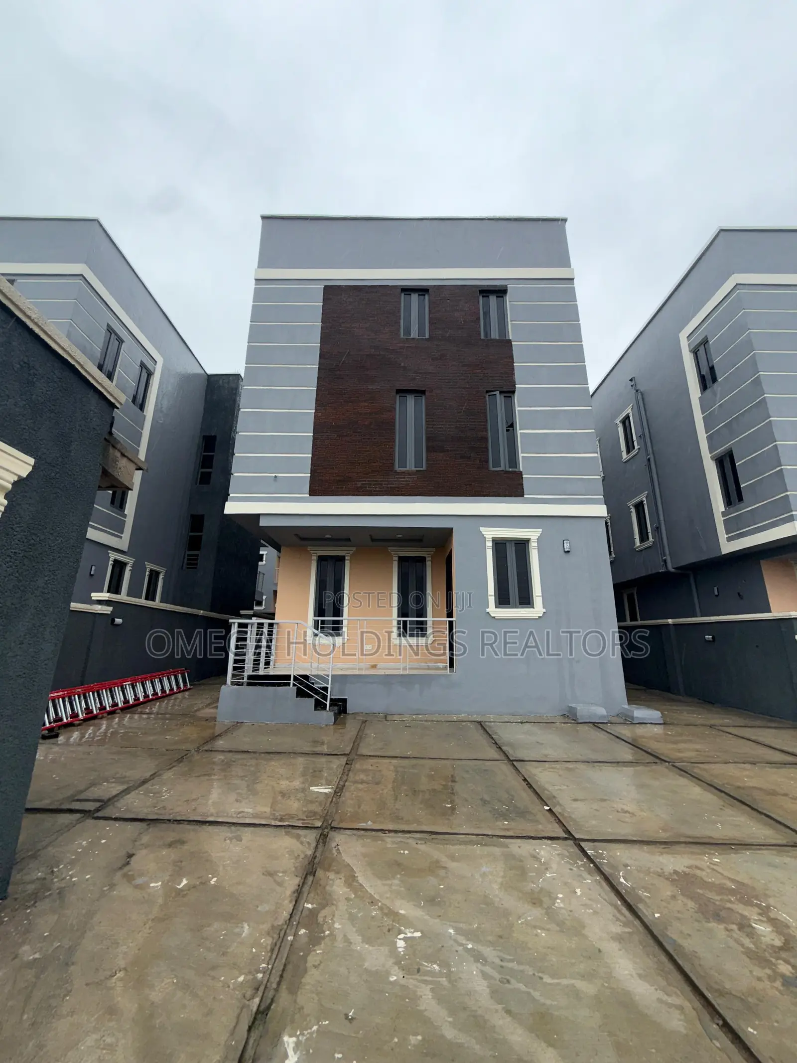 5bdrm Duplex in New Bodija for sale