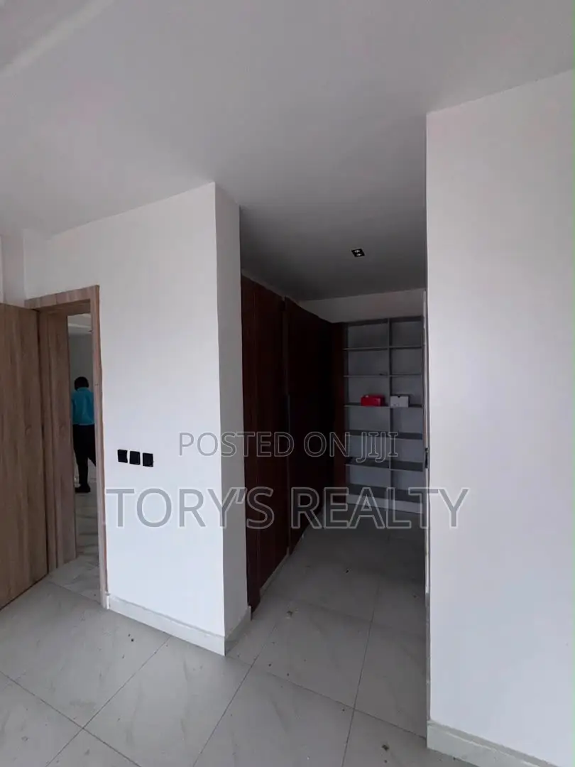 3bdrm Apartment in Lekki Phase 1 for rent