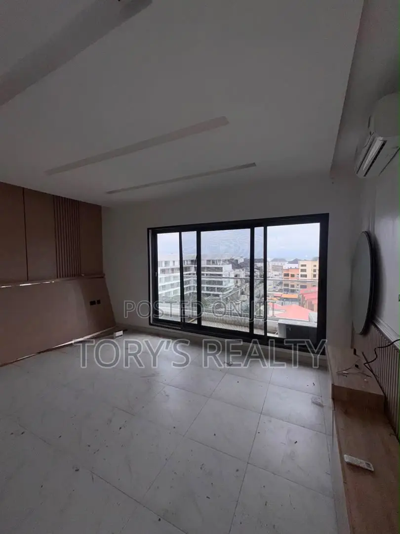 3bdrm Apartment in Lekki Phase 1 for rent