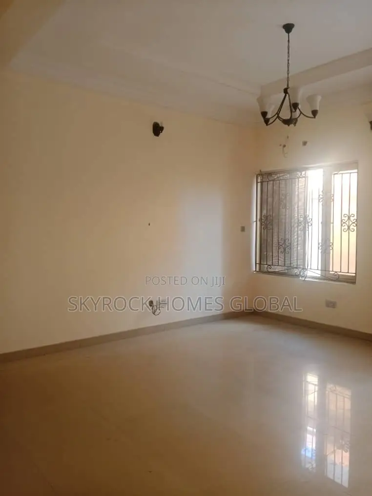 3bdrm Block of Flats in Ikota for rent