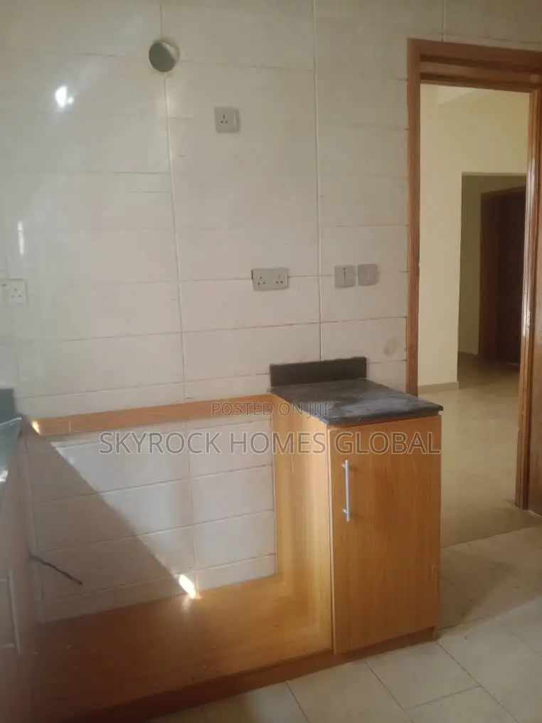 3bdrm Block of Flats in Ikota for rent