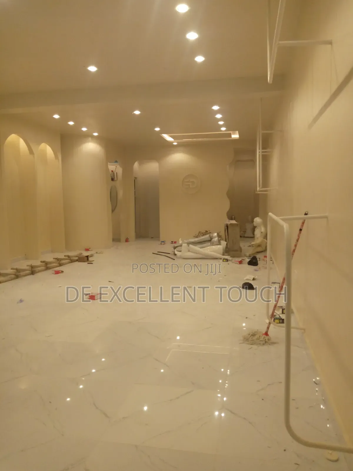 Boutique Clothing Decorator