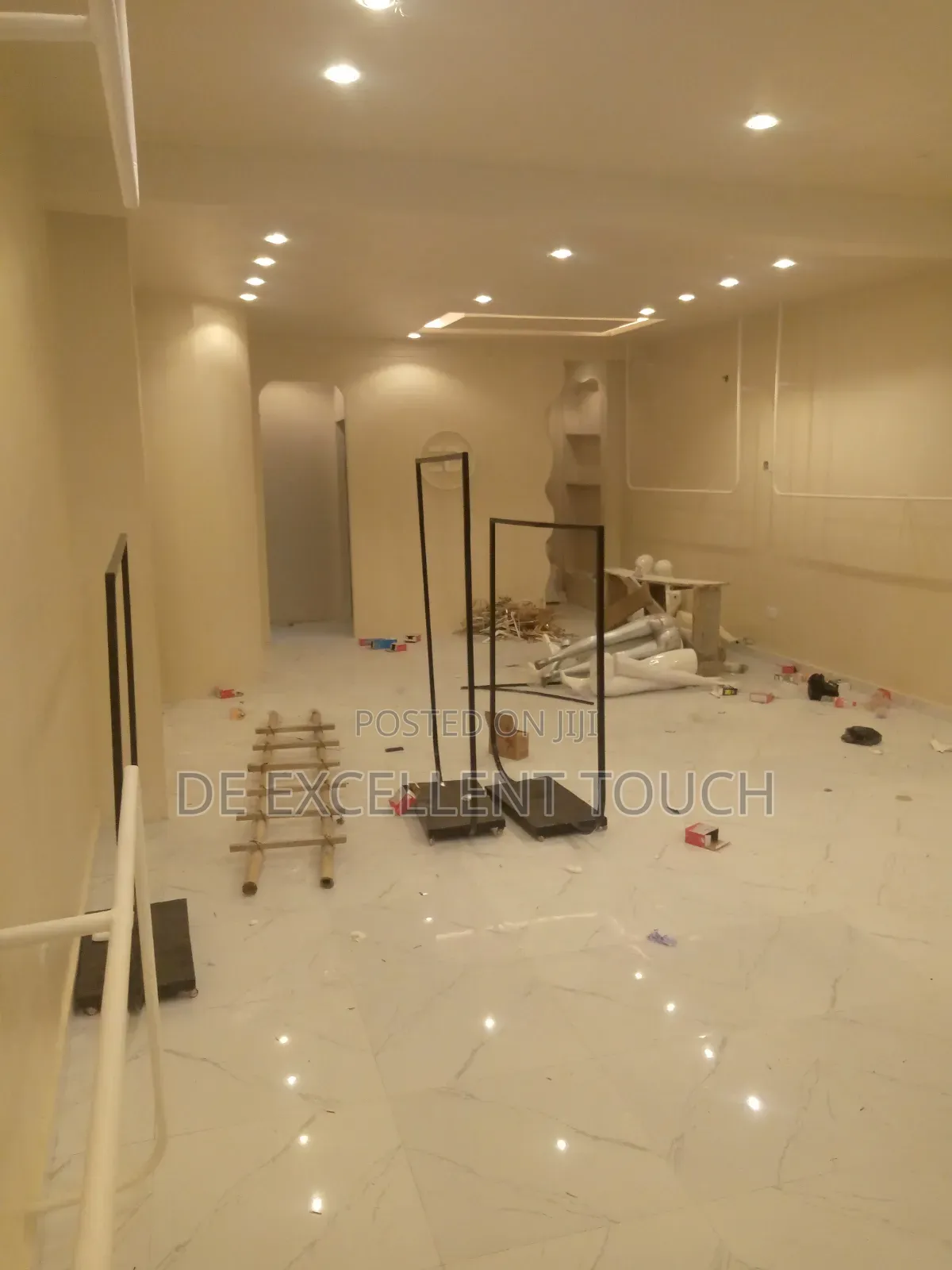 Boutique Clothing Decorator