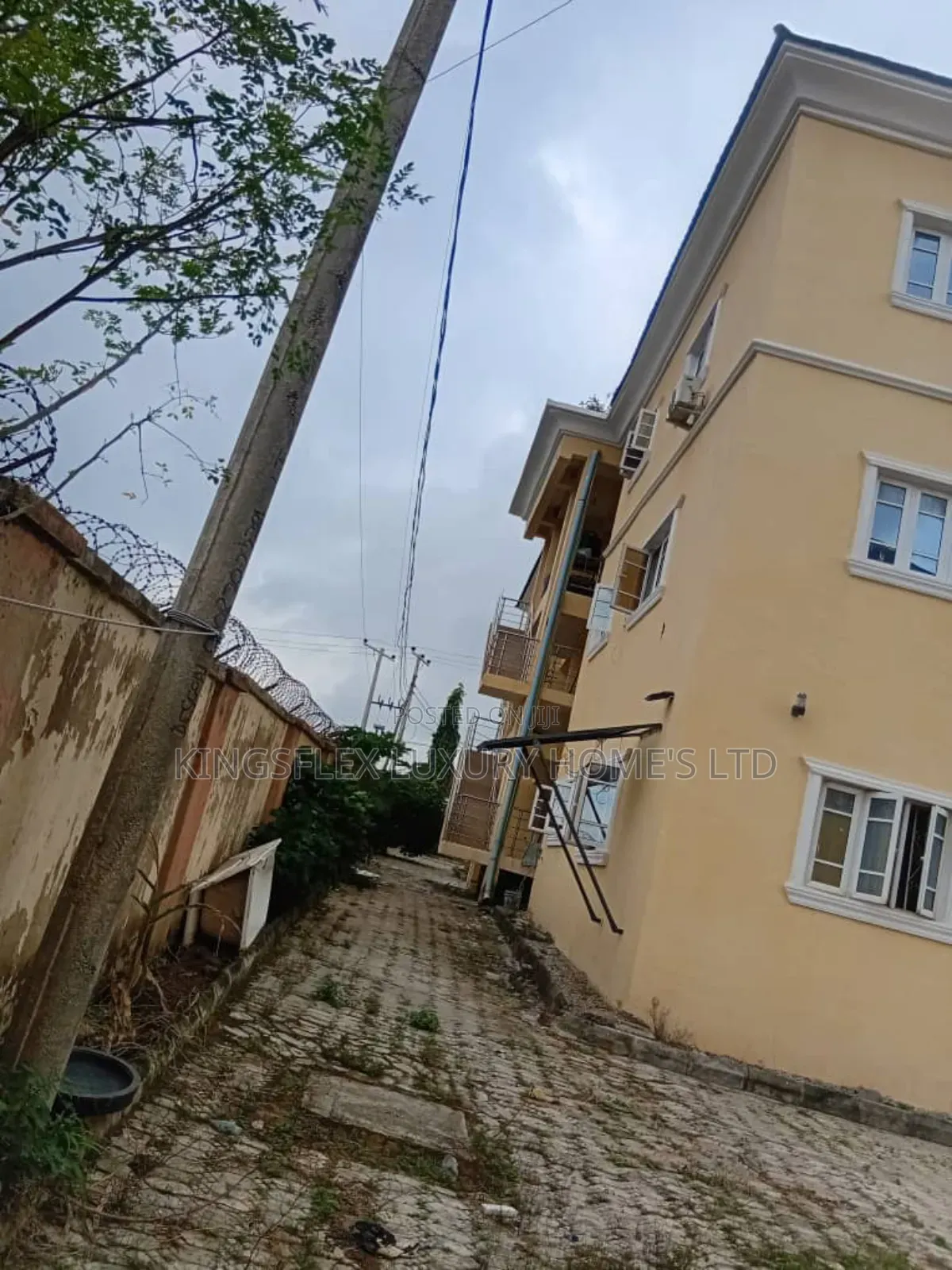 13bdrm Mansion in F01 Kubwa  F C T for sale
