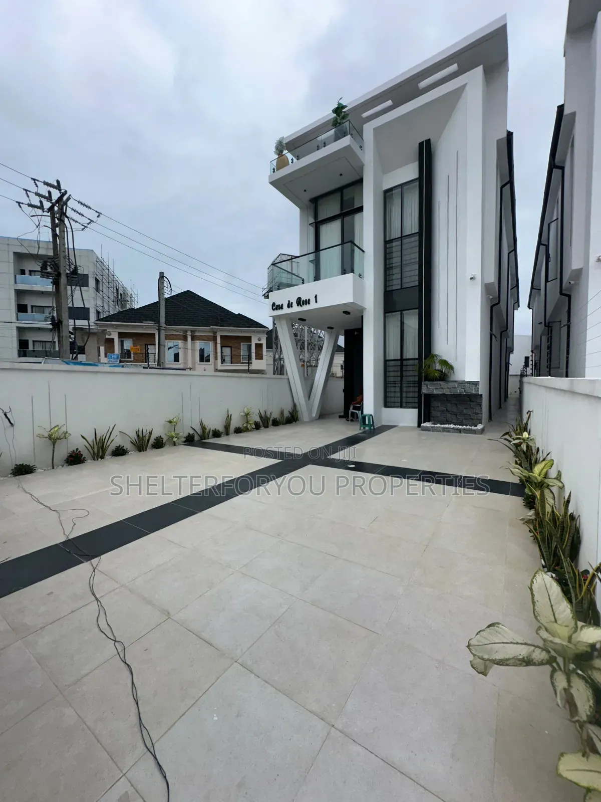 5bdrm Duplex in Ikota for sale