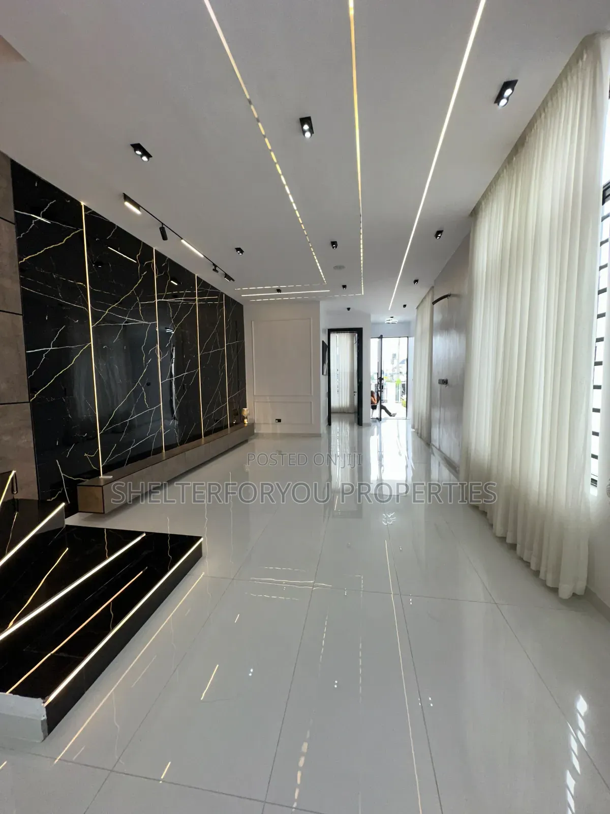 5bdrm Duplex in Ikota for sale