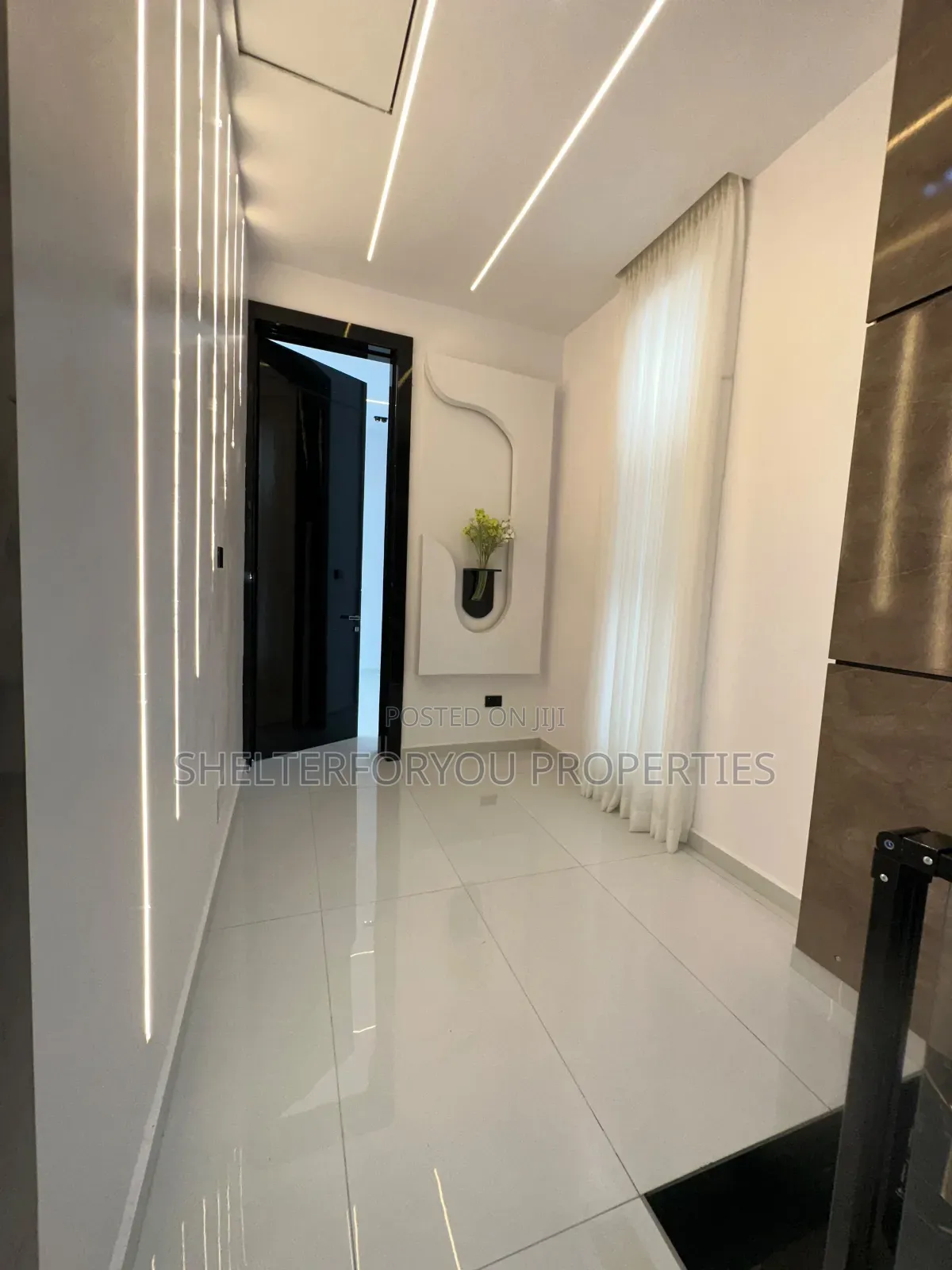 5bdrm Duplex in Ikota for sale