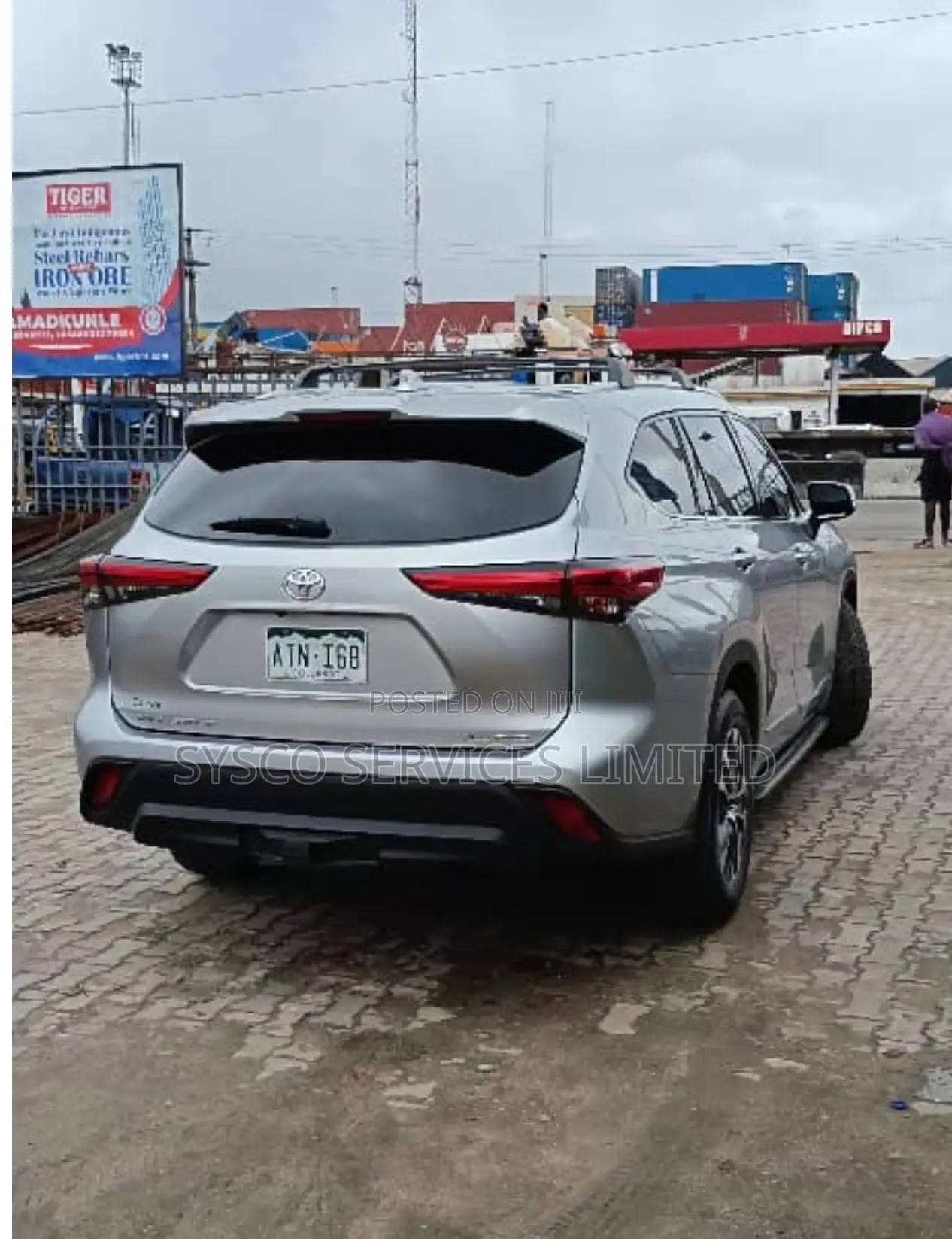 Toyota Highlander XLE 2022 Silver