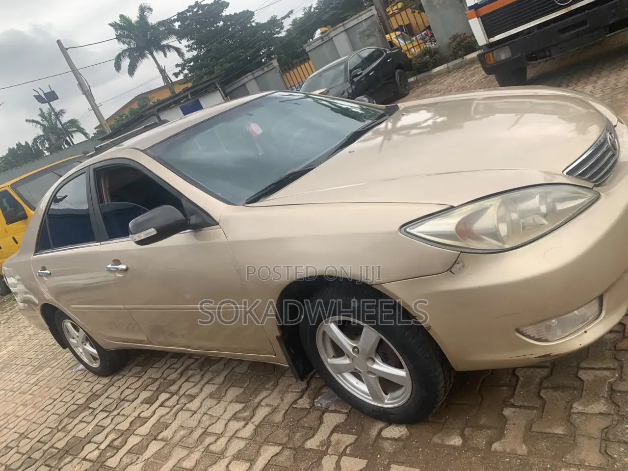 Toyota Camry 2004 Gold