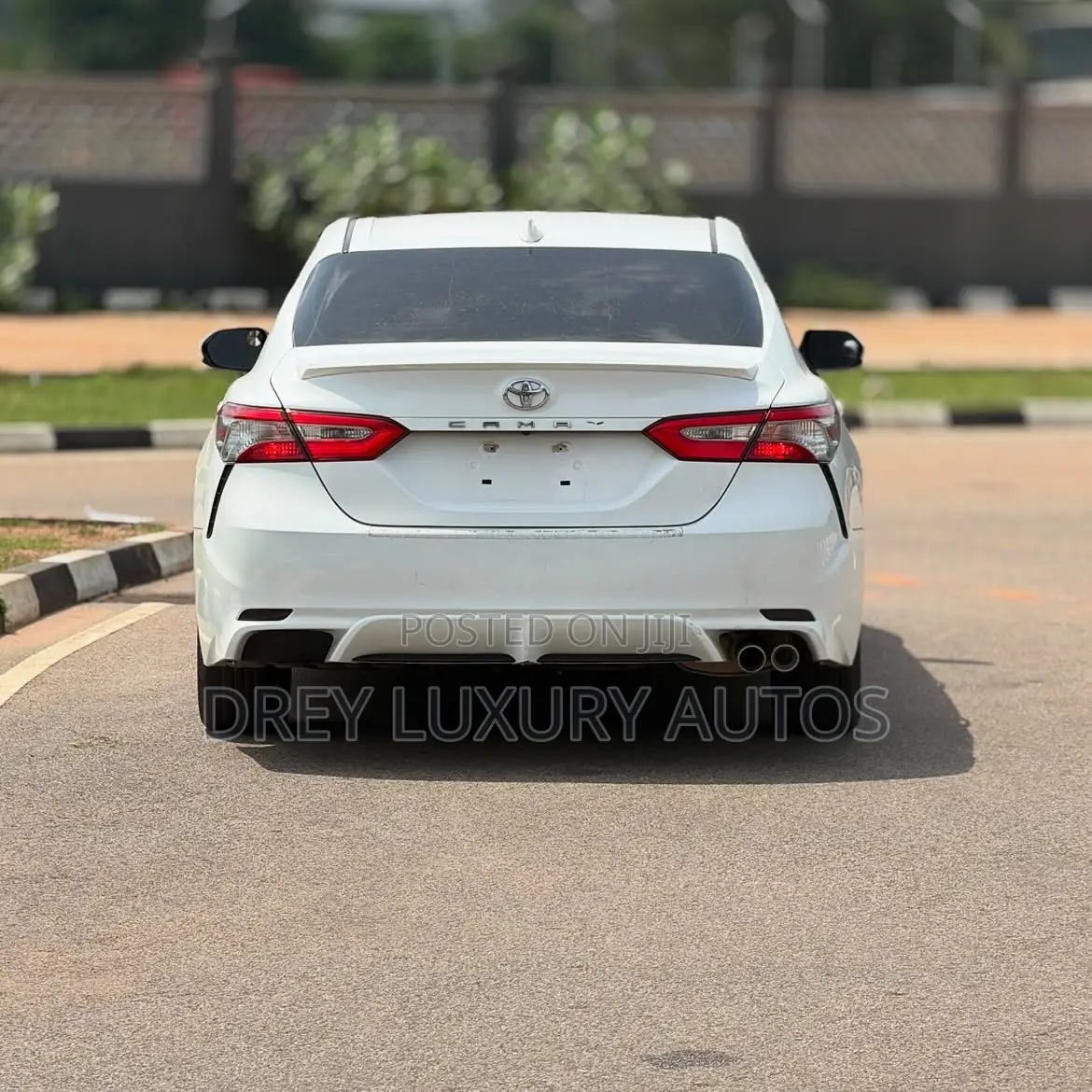 Toyota Camry SE (2.5L 4cyl 8A) 2019 White