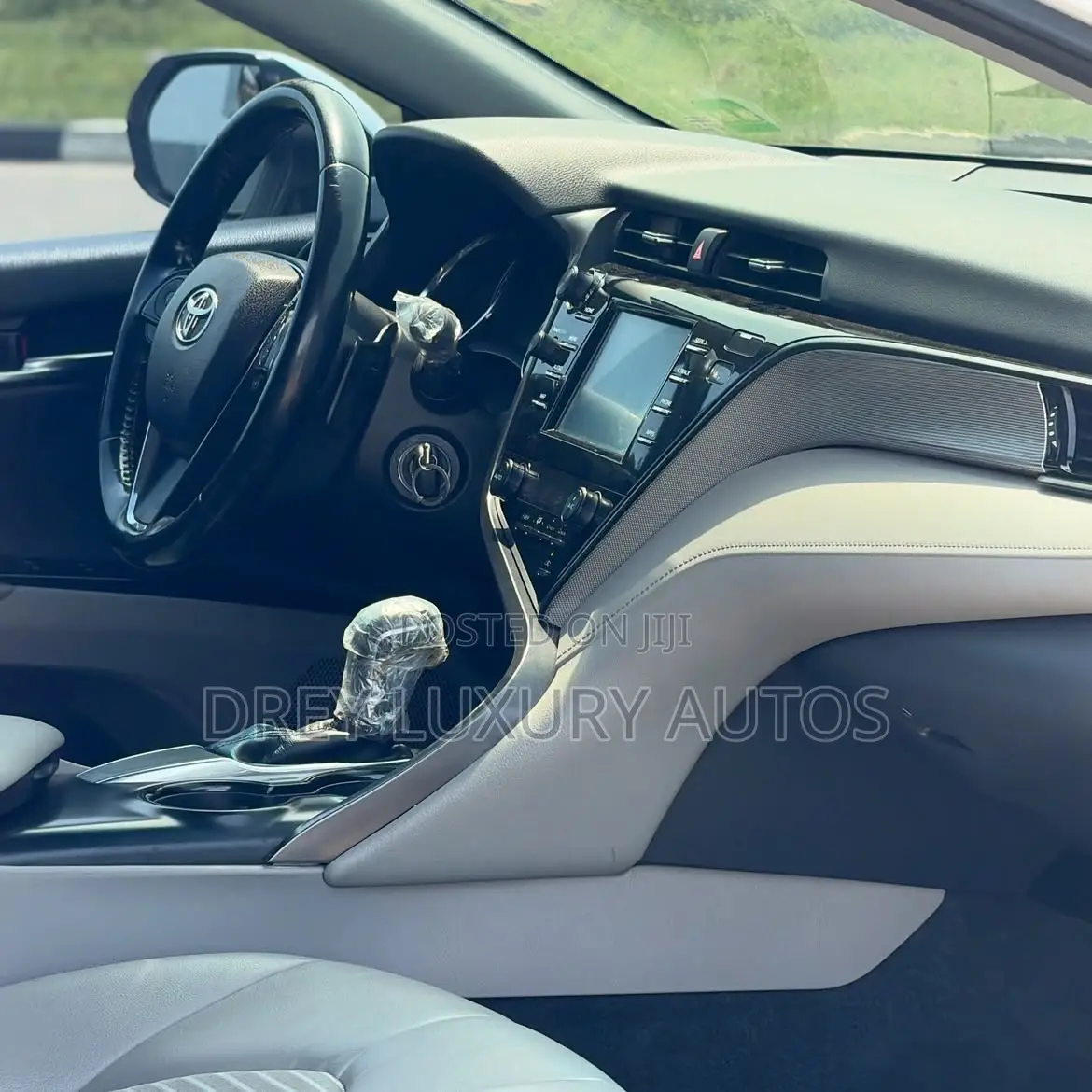 Toyota Camry SE (2.5L 4cyl 8A) 2019 White