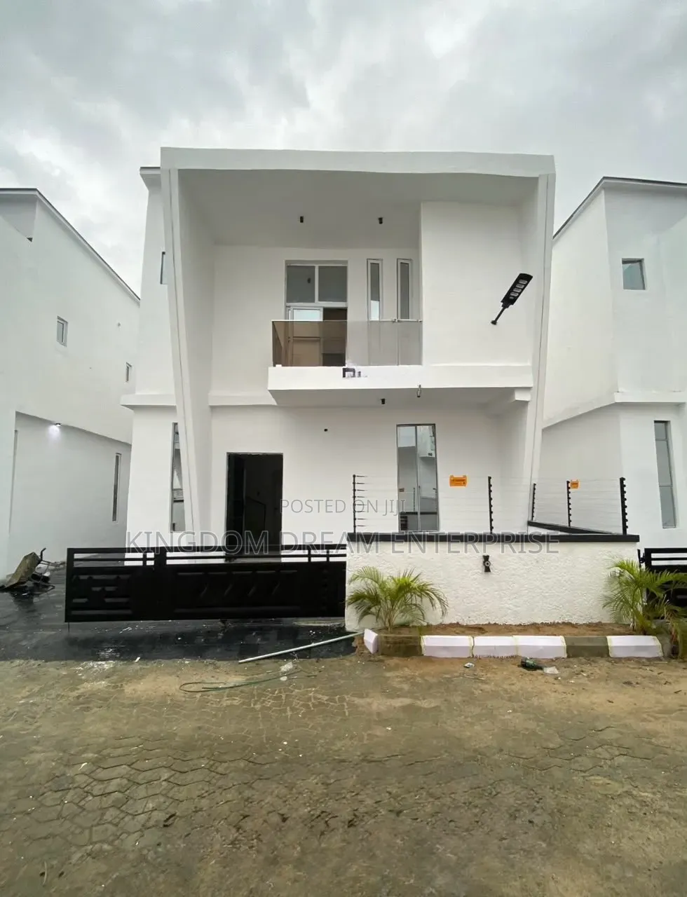 4bdrm Duplex in Ikota Lekki Lagos for rent