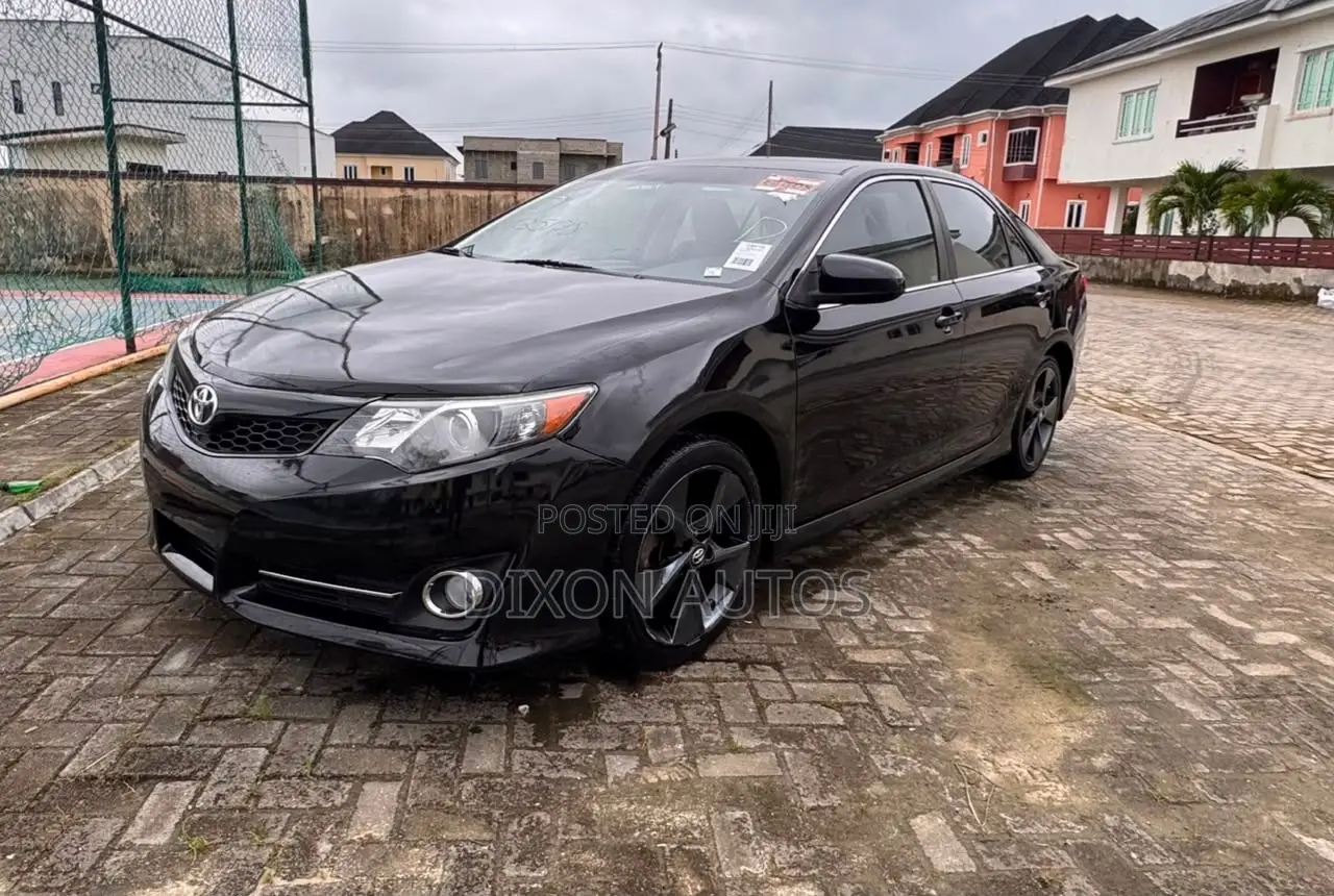 Toyota Camry SE 4dr Sedan (2.5L 4cyl 6A) 2013 Black