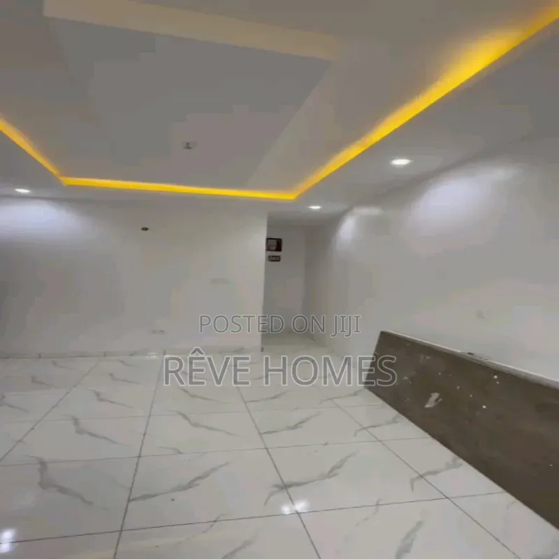 2bdrm Block of Flats in Iwaya for rent