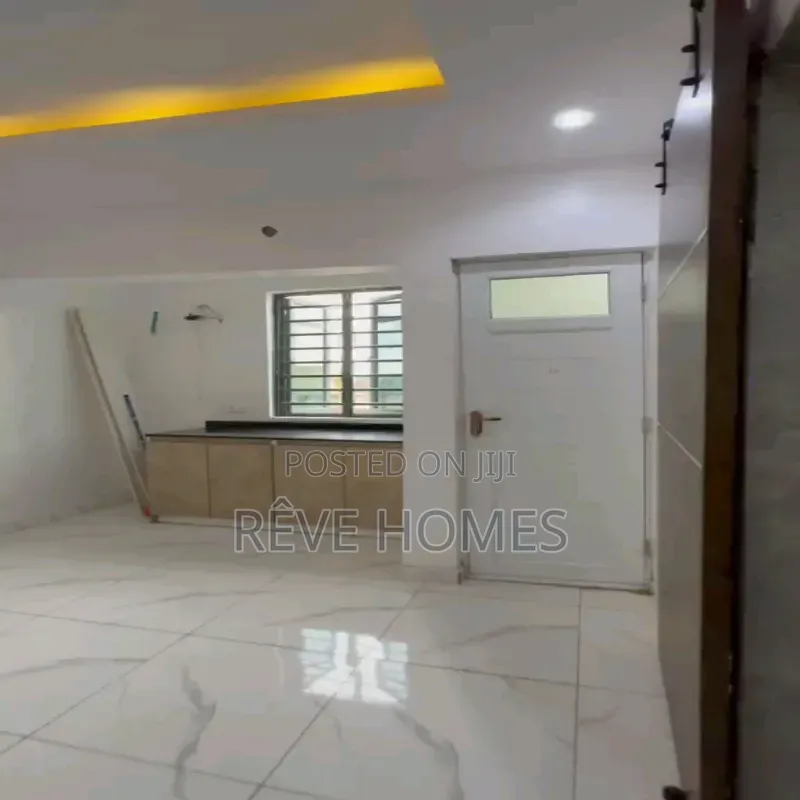 2bdrm Block of Flats in Iwaya for rent