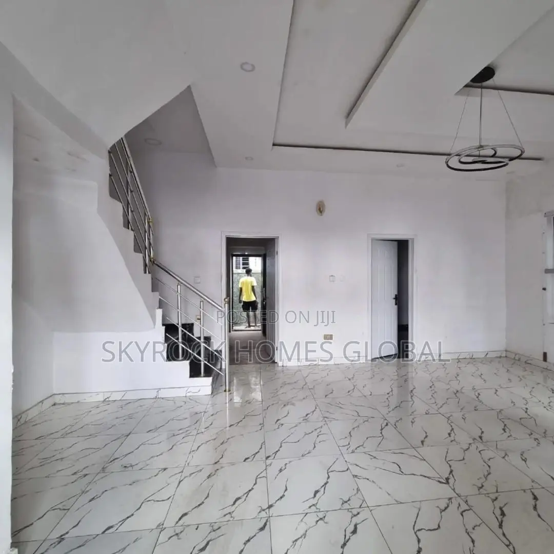 4bdrm Duplex in Ikota for sale