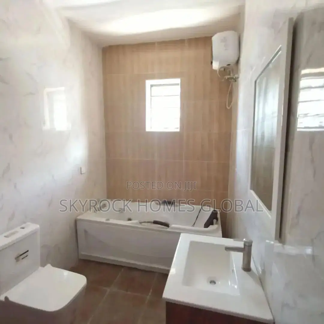 4bdrm Duplex in Ikota for sale