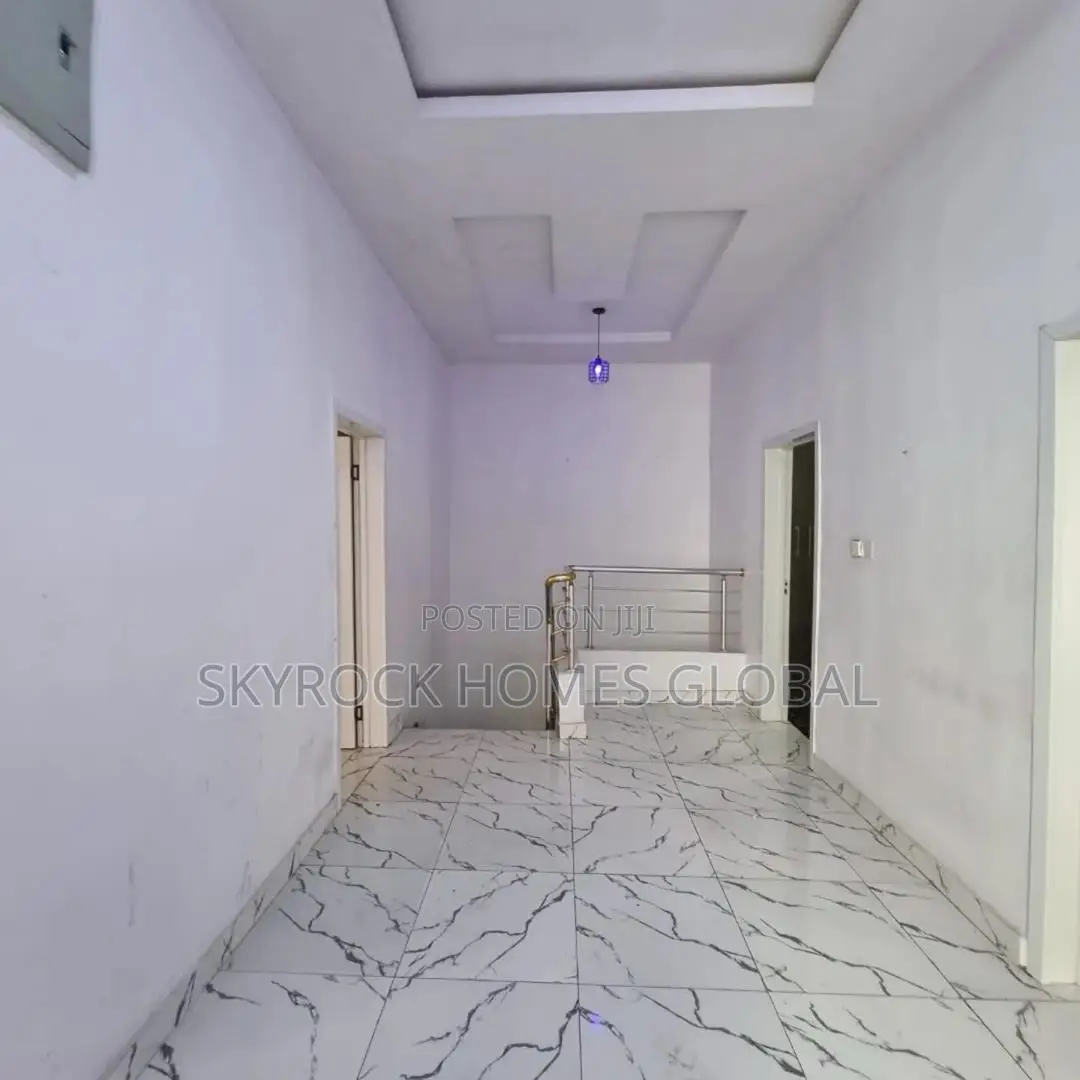 4bdrm Duplex in Ikota for sale