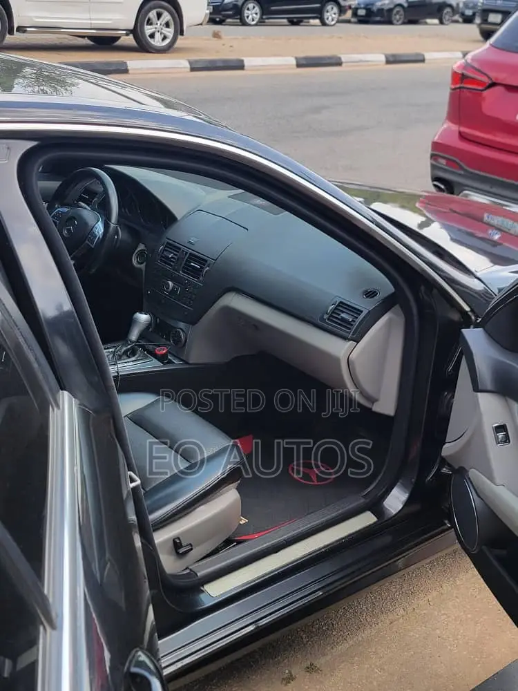 Mercedes-Benz C300 2012 Black