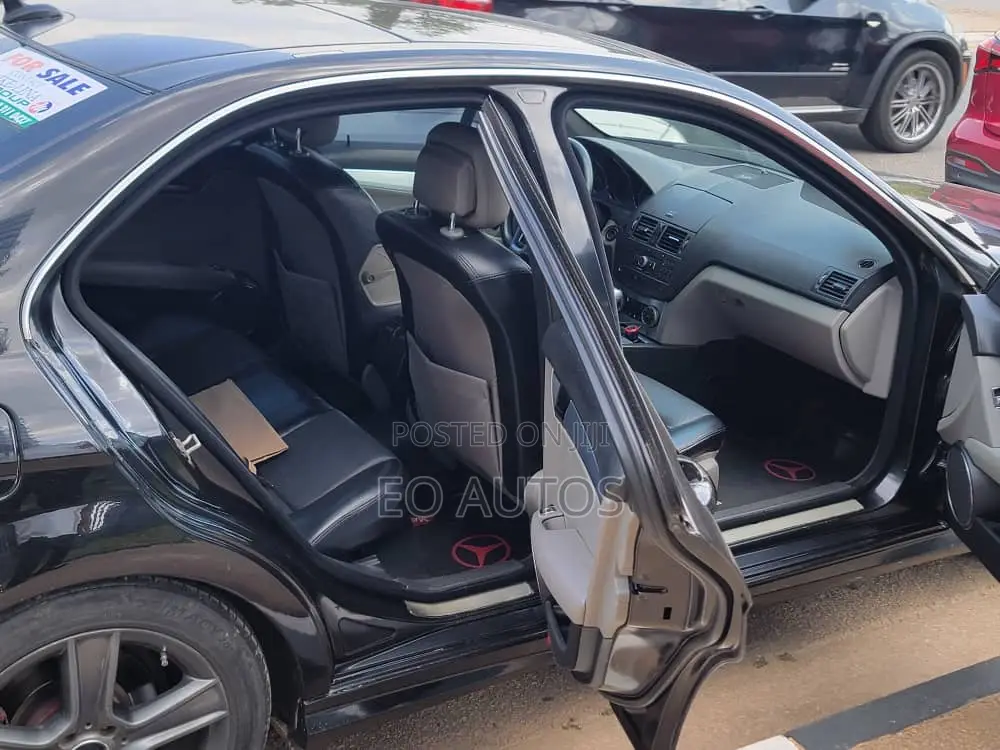 Mercedes-Benz C300 2012 Black