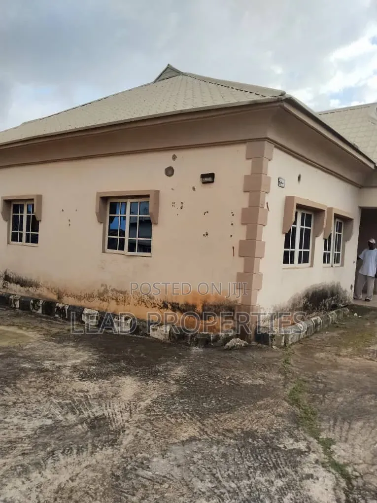 3bdrm Apartment in Sunview Estate, Akure for rent