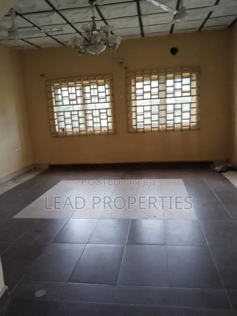 3bdrm Apartment in Sunview Estate, Akure for rent