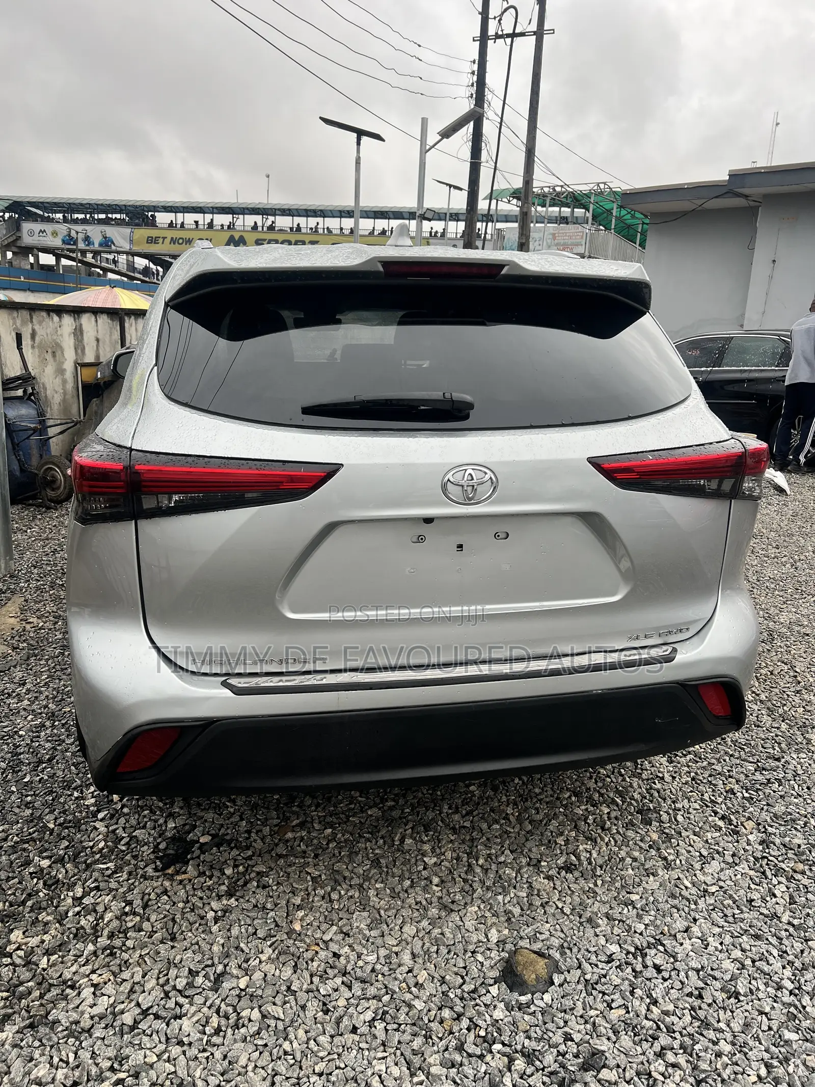 Toyota Highlander XLE 2022 Beige