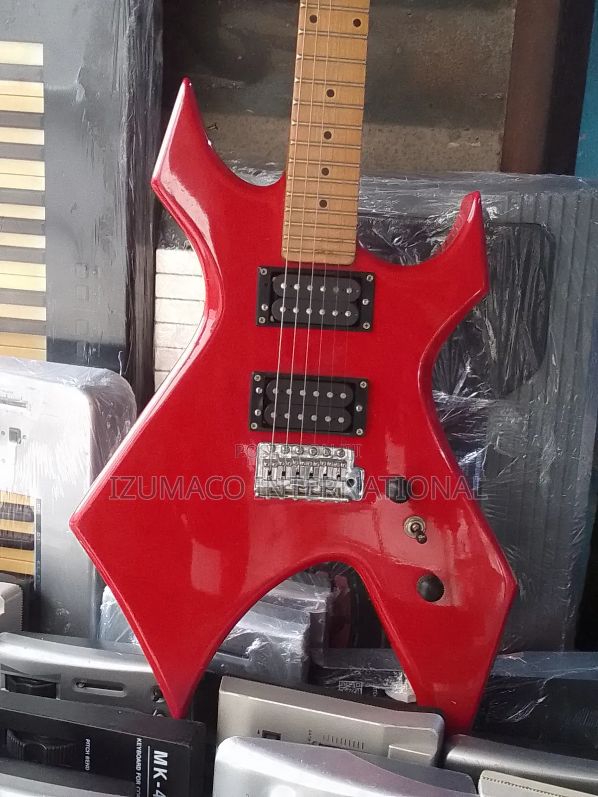 B.C. Rich RAVE11 Lead Electric Guitar Powerful Sound Stylish Design