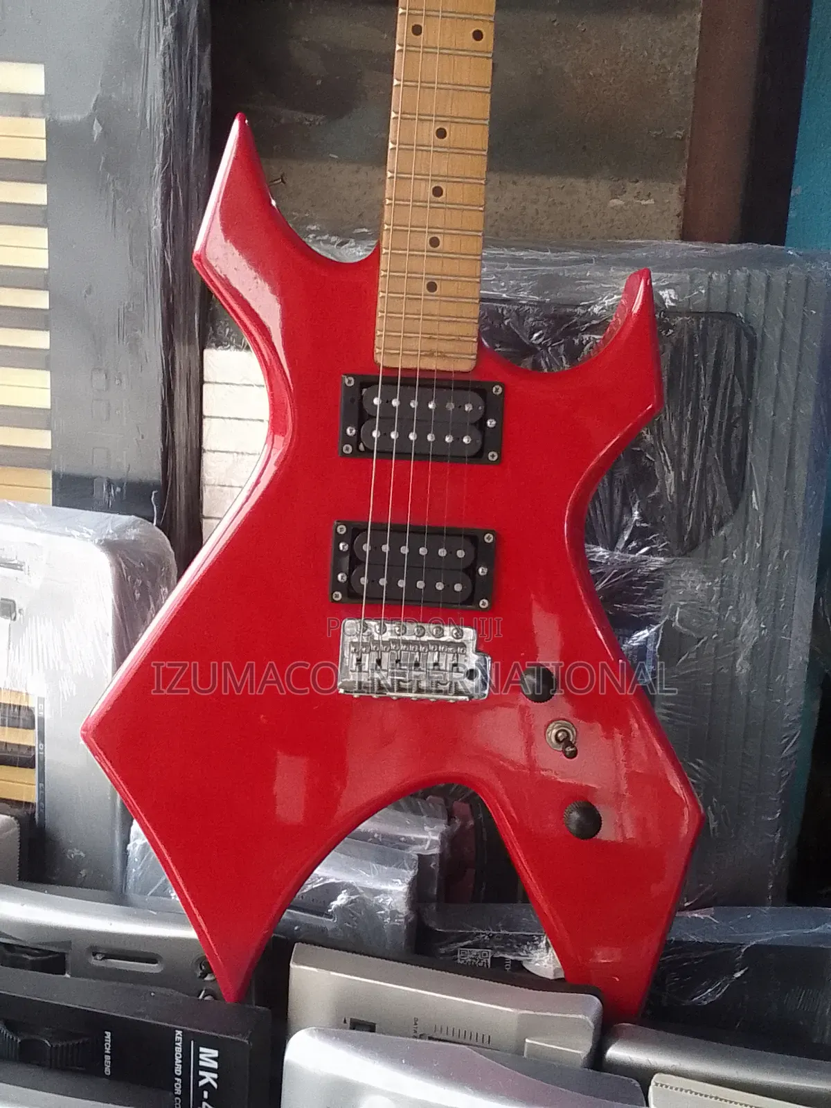B.C. Rich RAVE11 Lead Electric Guitar Powerful Sound Stylish Design