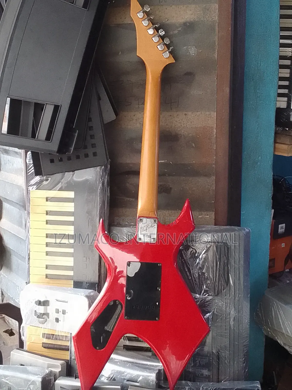B.C. Rich RAVE11 Lead Electric Guitar Powerful Sound Stylish Design