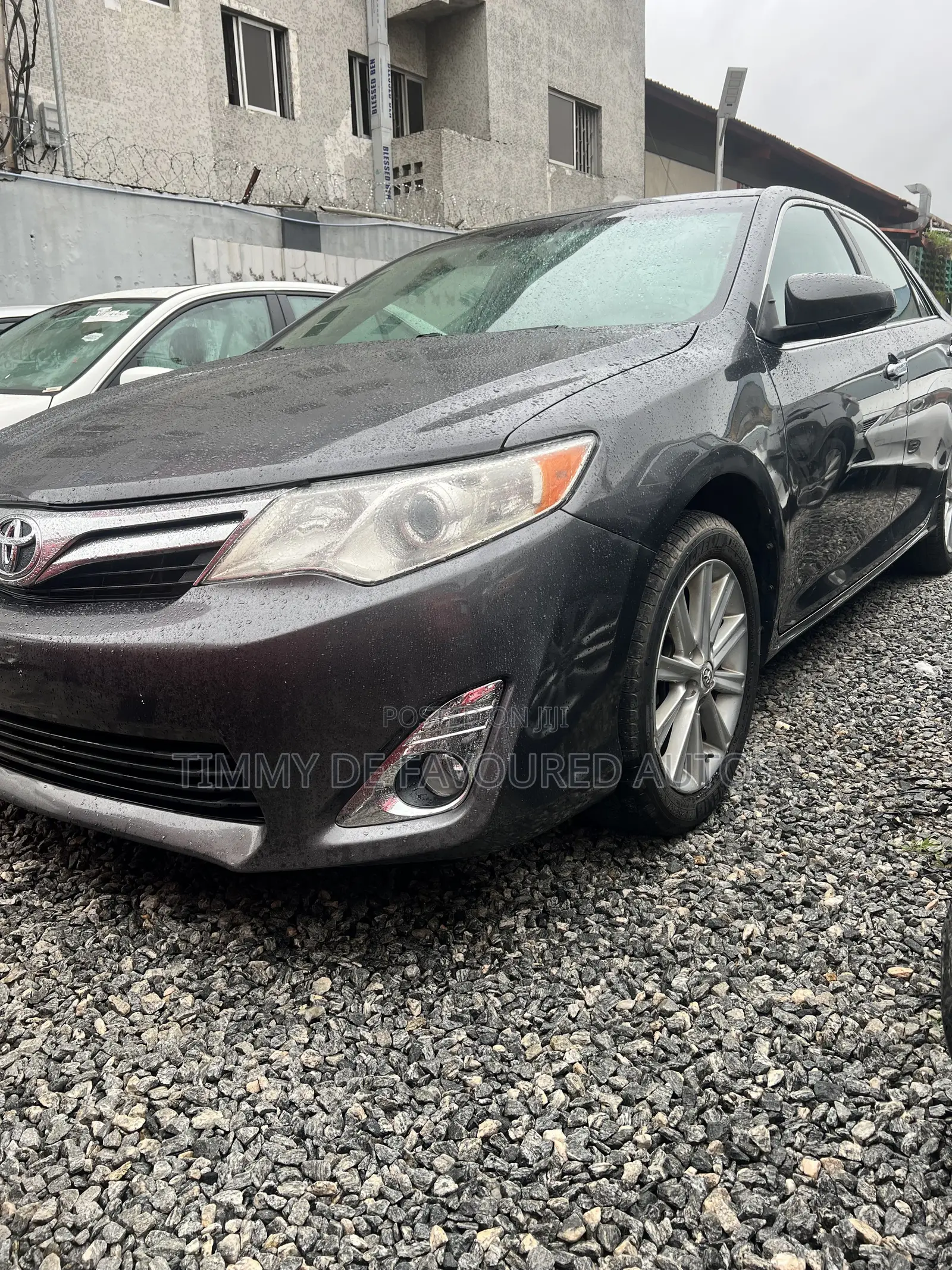Toyota Camry XLE 4dr Sedan (2.5L 4cyl 6A) 2012 Gray