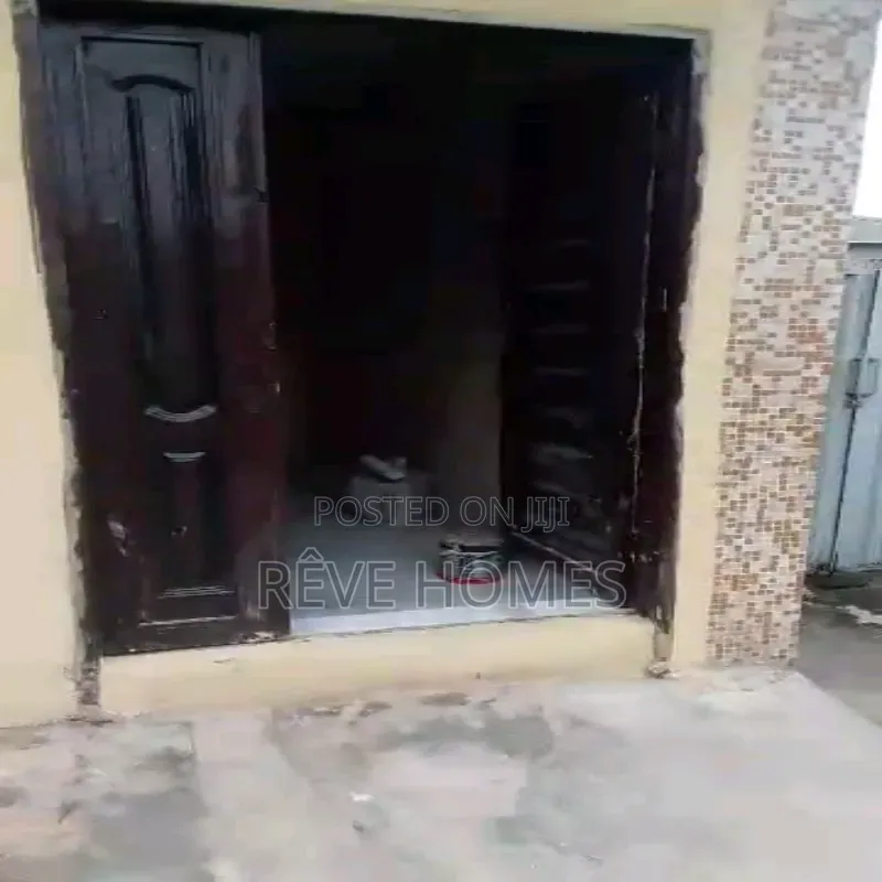 Mini Flat in Anthony Village for rent