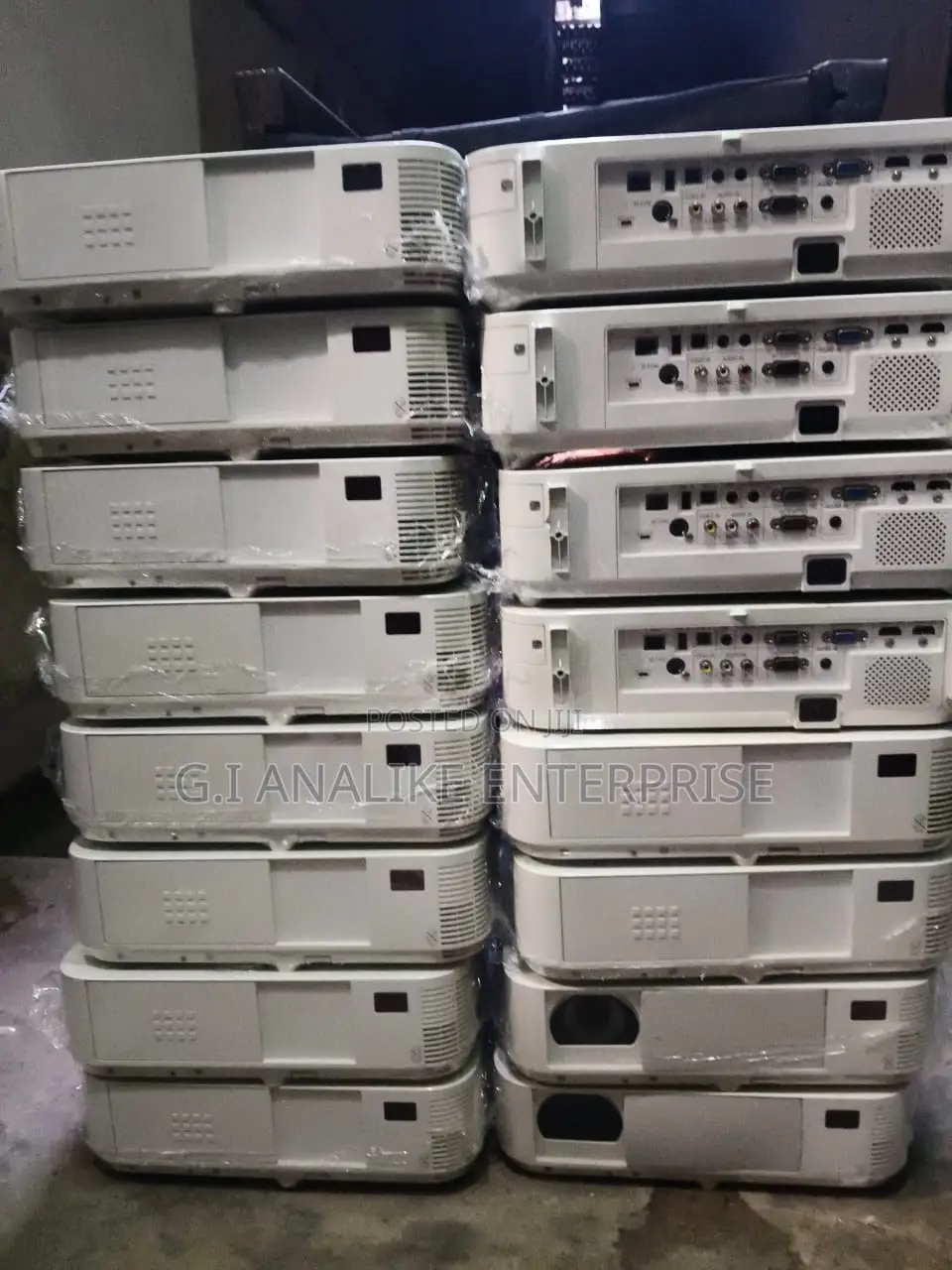 Uk Used Modern Projectors With Dual HDMI Ports.