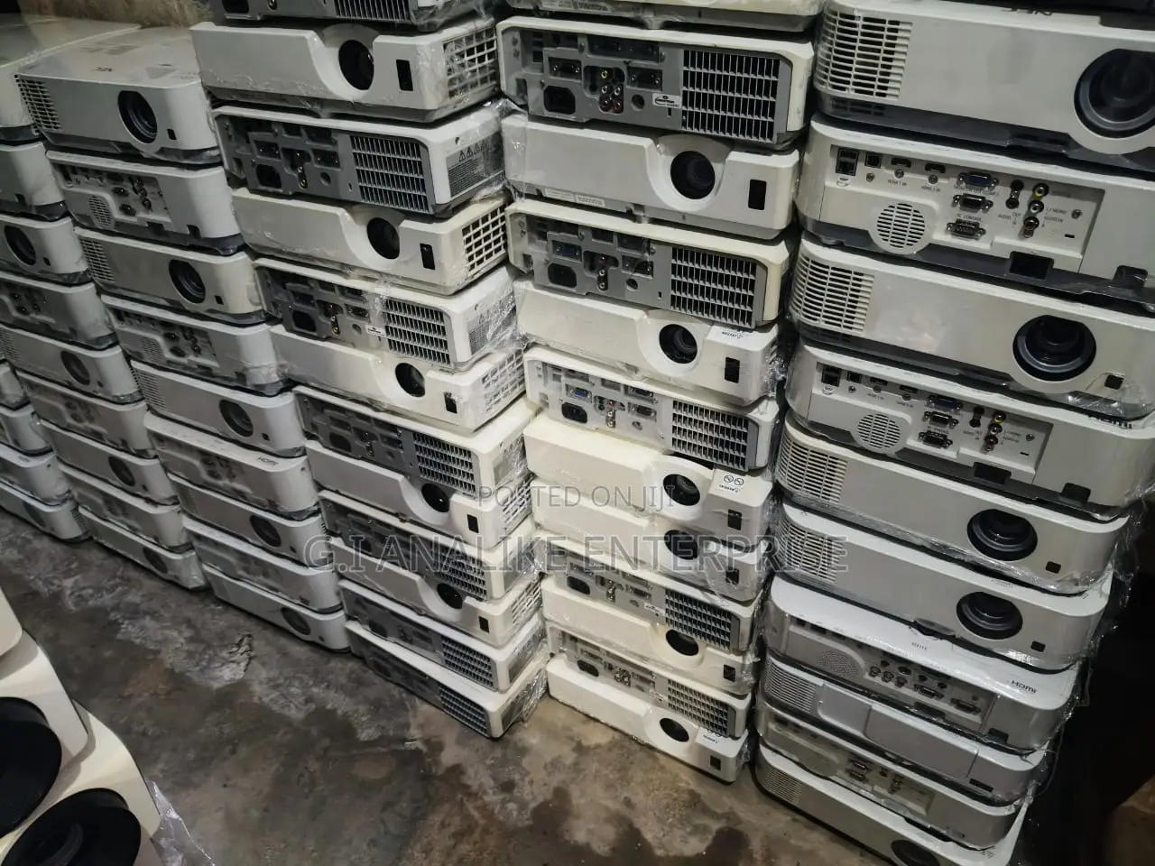 Uk Used Modern Projectors With Dual HDMI Ports.