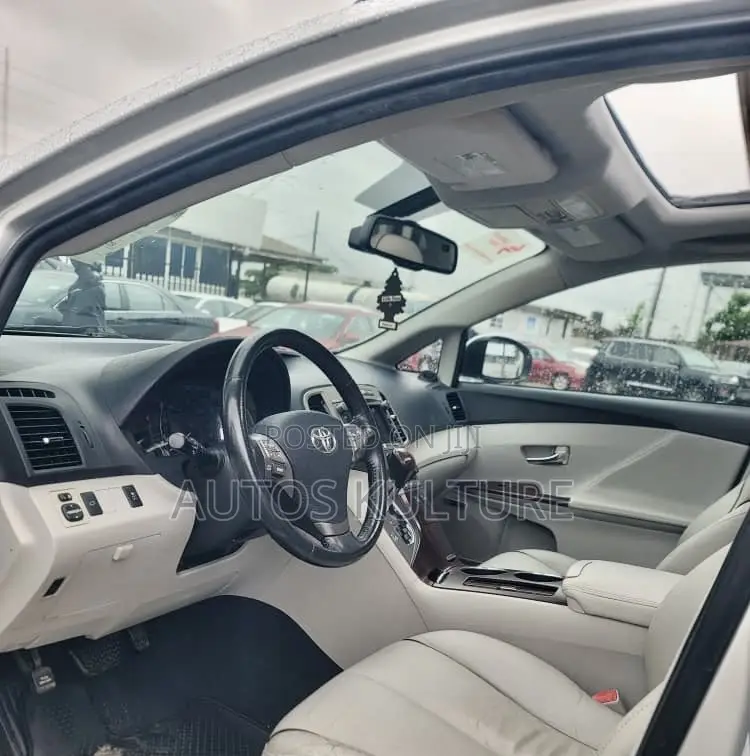 Toyota Venza AWD 2012 Silver