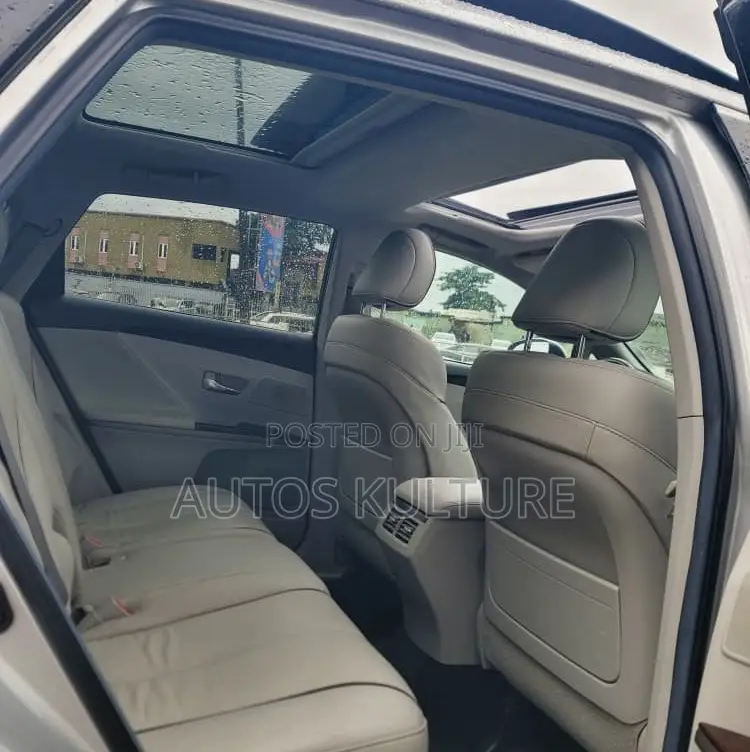 Toyota Venza AWD 2012 Silver