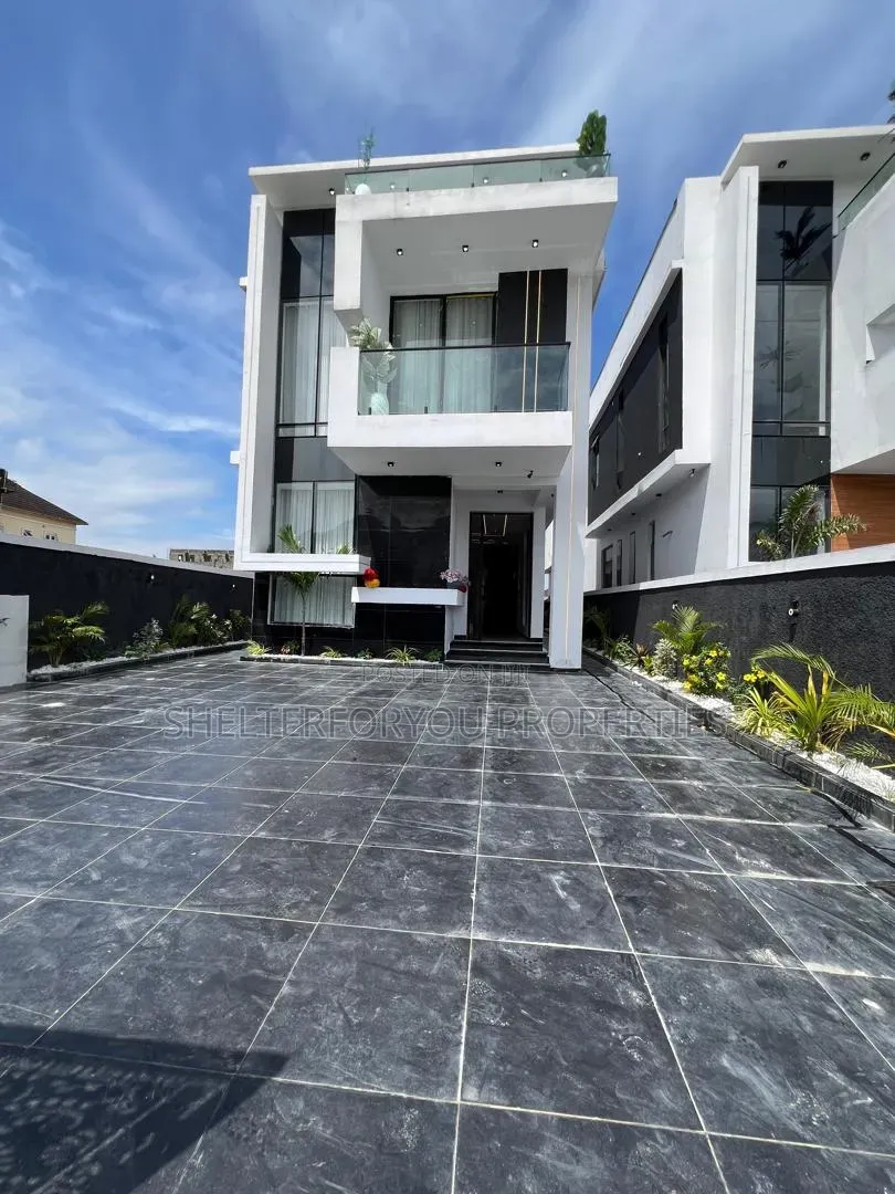 5bdrm House in Lekki Phase 1 for sale