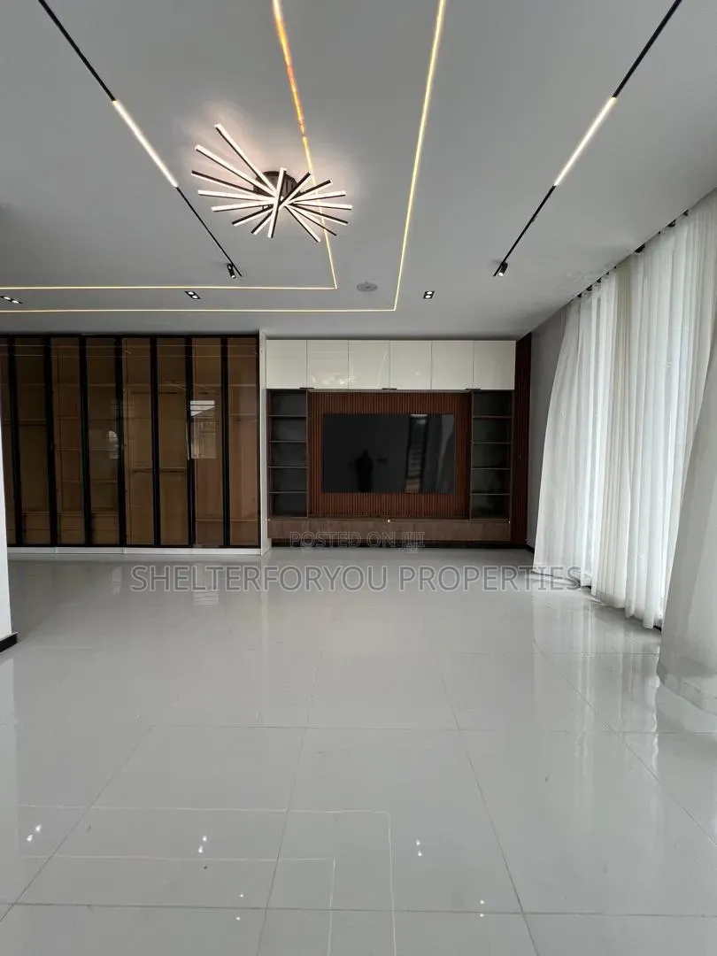 5bdrm House in Lekki Phase 1 for sale