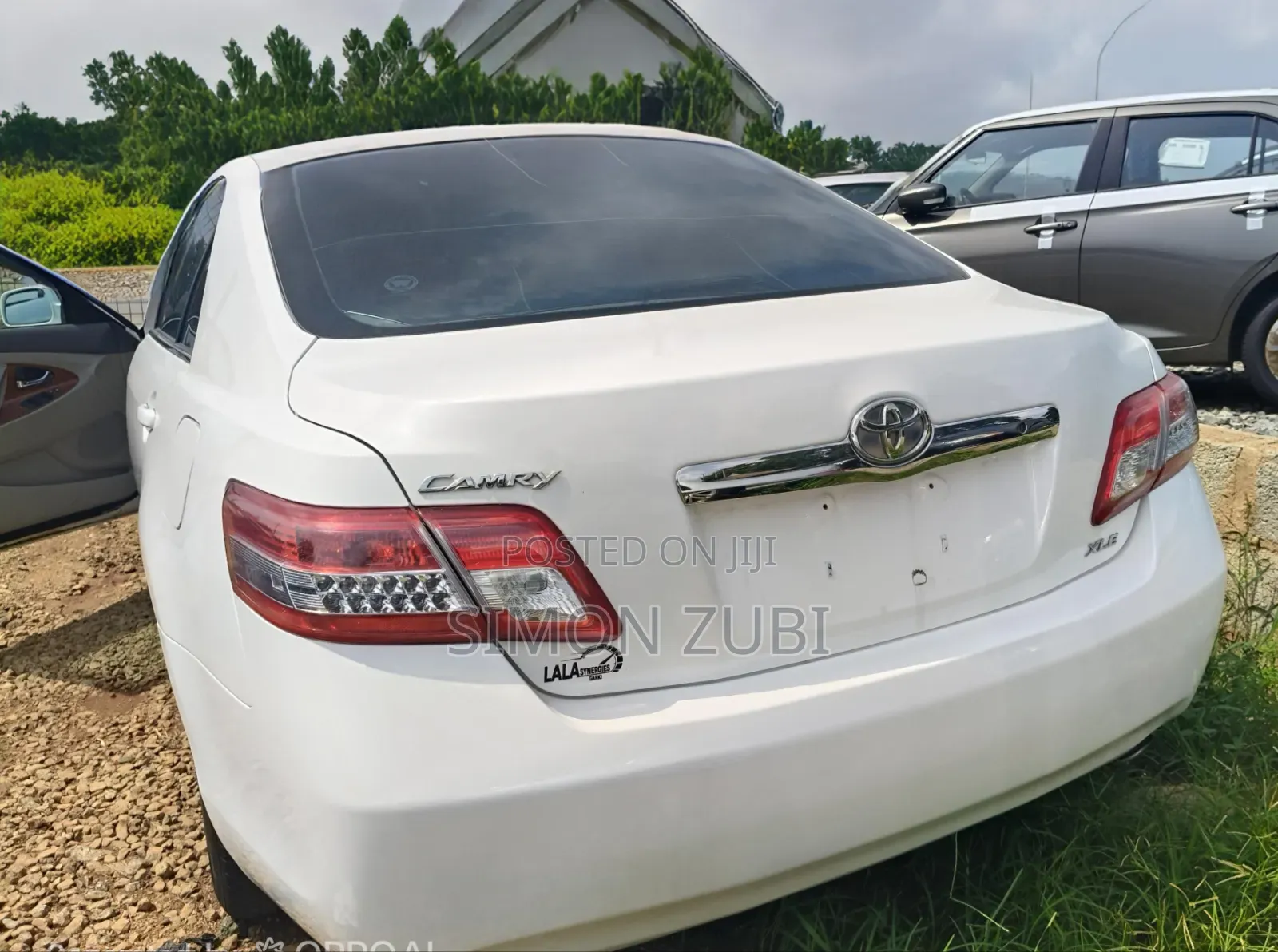 Toyota Camry XLE V6 4dr Sedan (3.5L 6cyl 6A) 2011 White